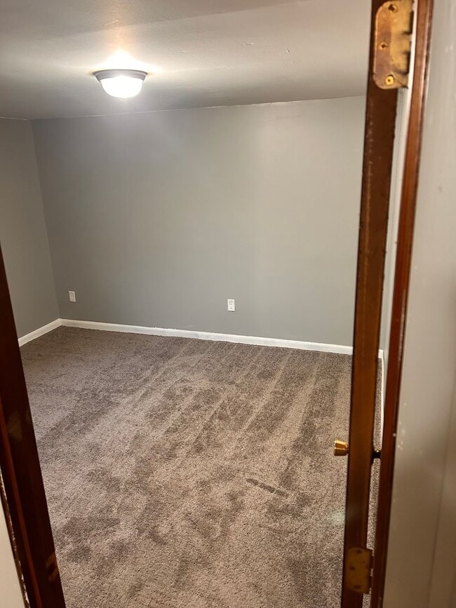Building Photo - 2 bedroom, 1.5 bath home for $1200 monthly