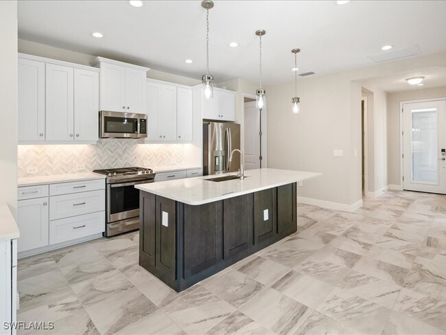 Building Photo - 2385 Ariane Dr