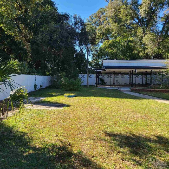 Building Photo - 1301 W Lee St