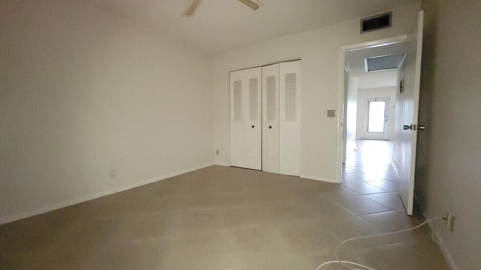 Building Photo - 165 Canterbury G