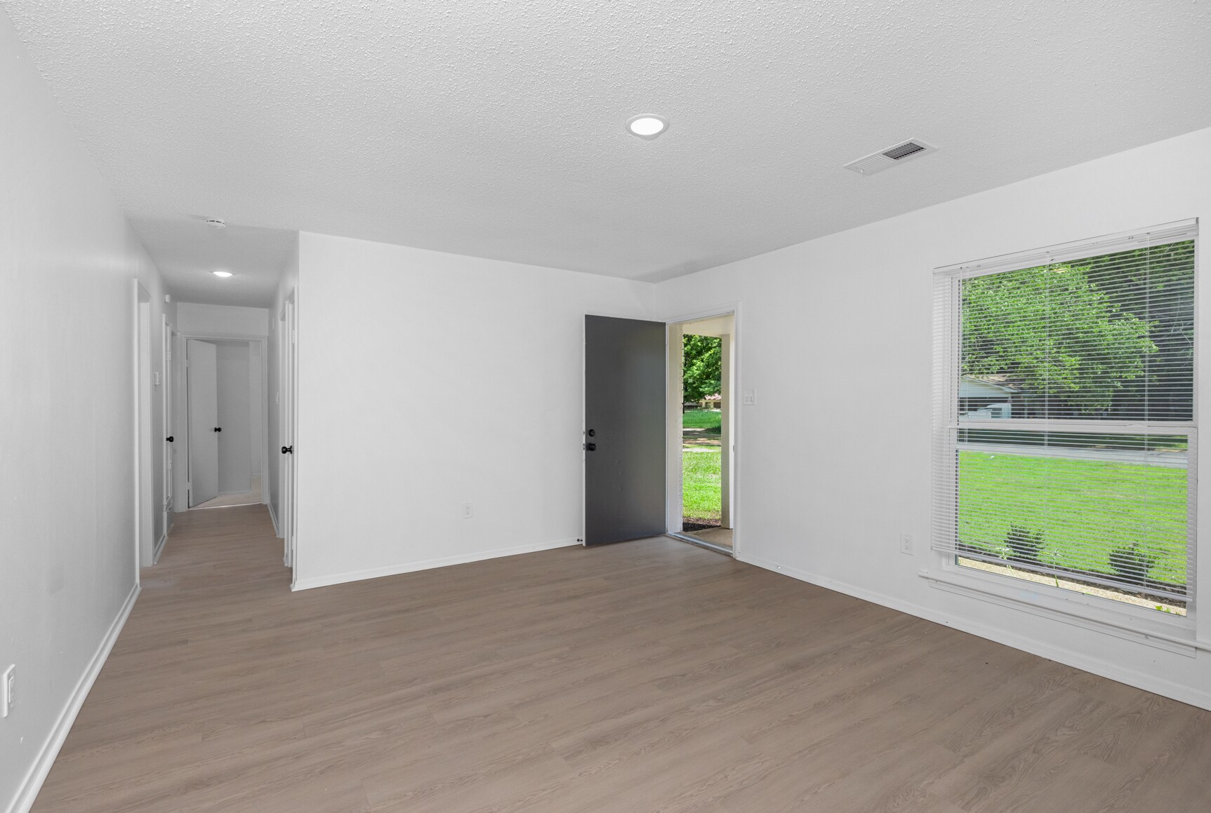 Building Photo - 5340 Lakeview Cv