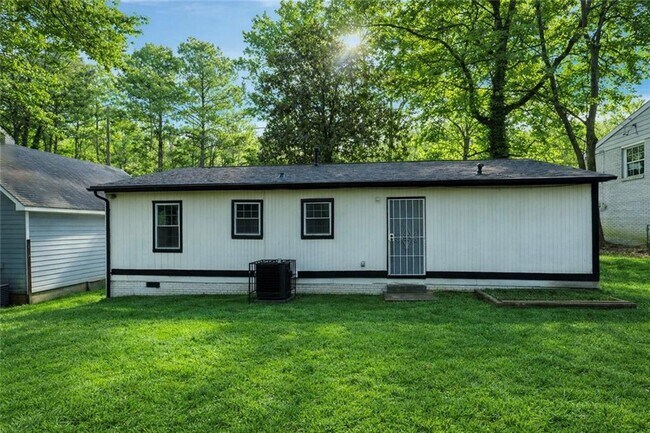 Building Photo - 836 Bolton Rd NW