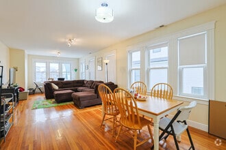 Interior Photo - 7-9 Bonner Ave