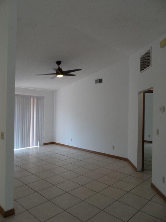Building Photo - AVAILABLE NOW 3 BEDROOM 2 BATH 2 CAR GARAGE. CONTACT KAREN GUARDINO, REALTOR 386-747-9295