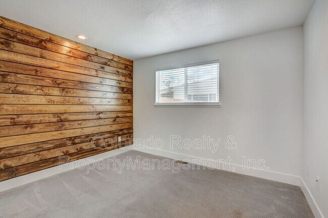 Building Photo - 2581 S Hazel Ct