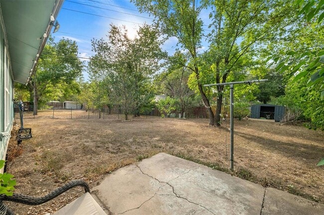 Building Photo - 2523 E Stassney Ln