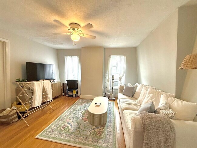 Building Photo - 373 K St