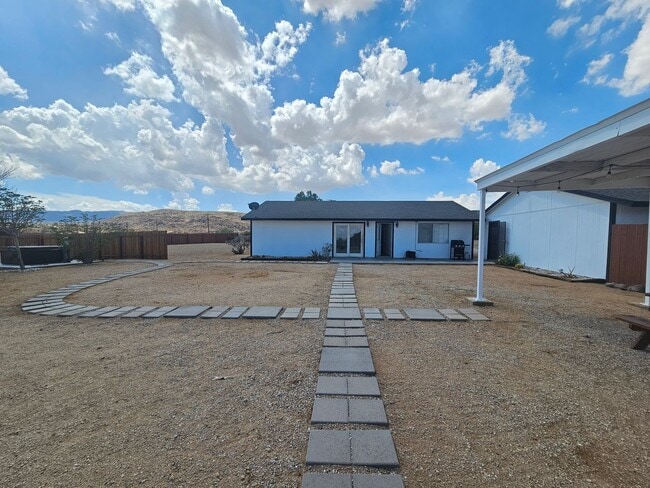 Primary Photo - 2 bed 1 bath home + bonus room near Joshua...