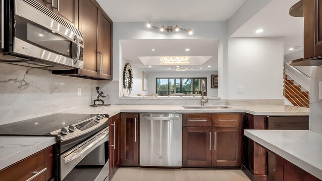 Building Photo - 240 Captains Walk