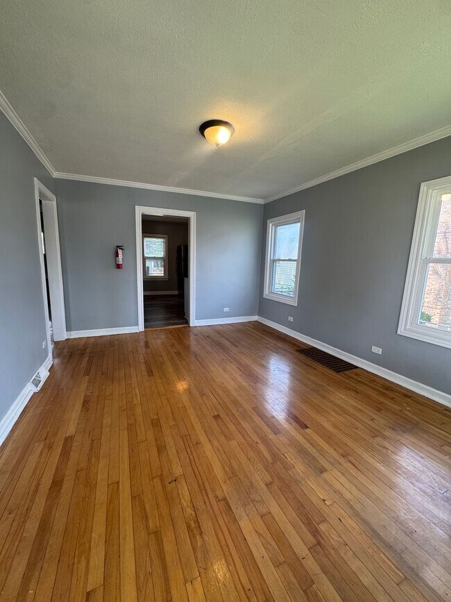 Building Photo - 2 Bedroom 1 Bathroom house in Calumet Park...