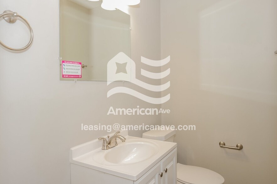 Building Photo - 2232 Harrison St SE