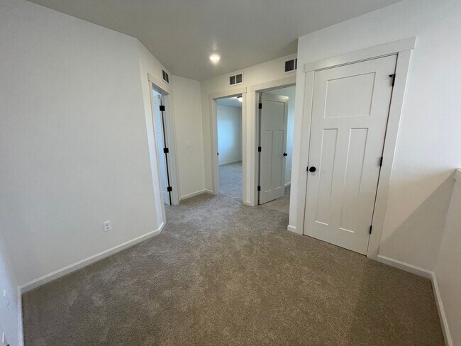 Building Photo - 4Bd/2.5Ba Gresham Home ~ Community Playgro...