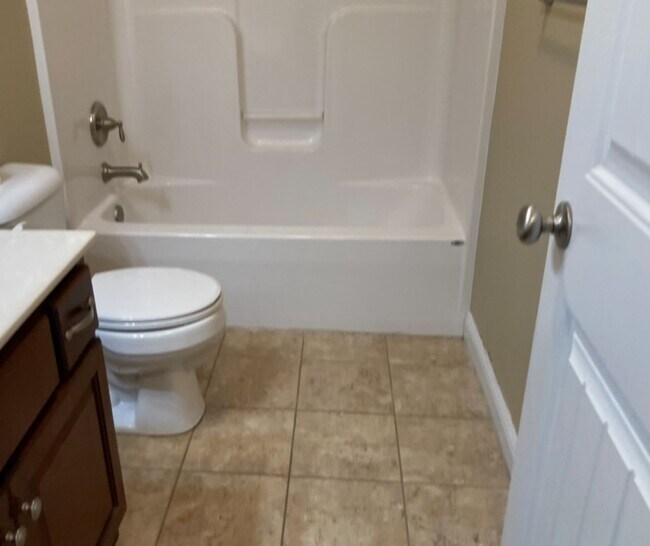 Building Photo - 166 Twin Lakes Dr