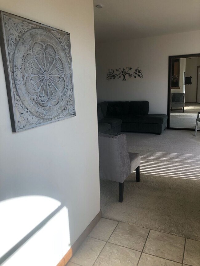 Building Photo - Fully Furnished Lakefront Condo!! 6 Month Lease Available!