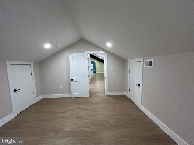 Building Photo - 71 Dreamland Park Dr