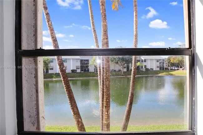 Building Photo - 1080 N Franklin Ave