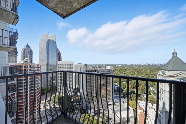 Building Photo - Penthouse Living in Midtown!