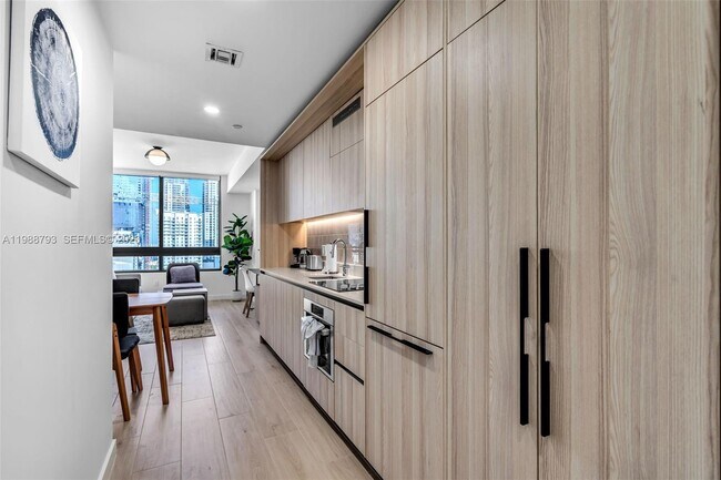 Building Photo - 225 N Miami Ave