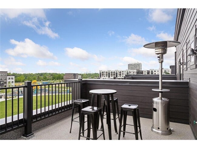 Building Photo - 870 Mount Curve Blvd