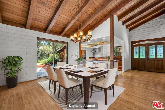 Building Photo - 535 Crater Camp Dr