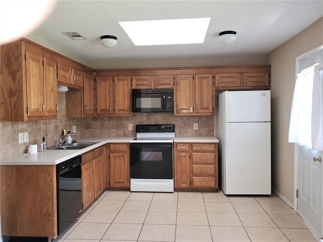 Building Photo - 4005 San Mateo Dr