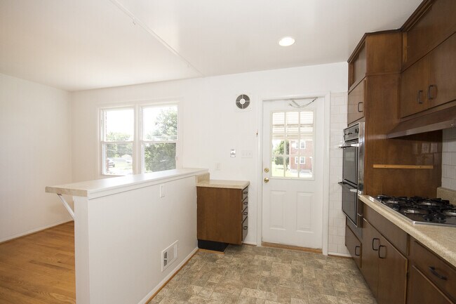 Building Photo - Welcome to this lovely 3bd 1.5bth home!