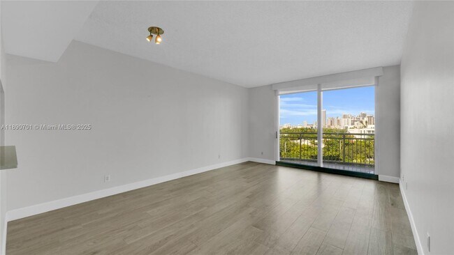 Building Photo - 2475 Brickell Ave