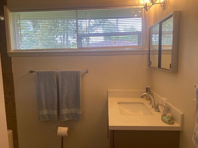 Building Photo - 8082 Sholar Dr