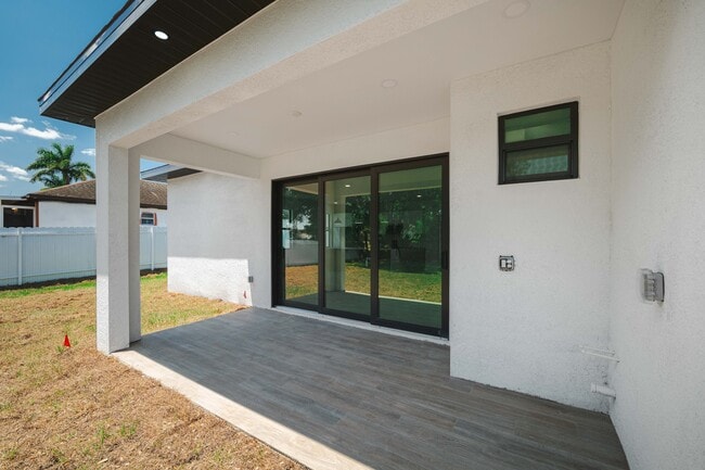 Building Photo - 3203 18th St W