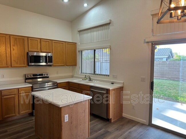 Building Photo - 334 N Duffy Way