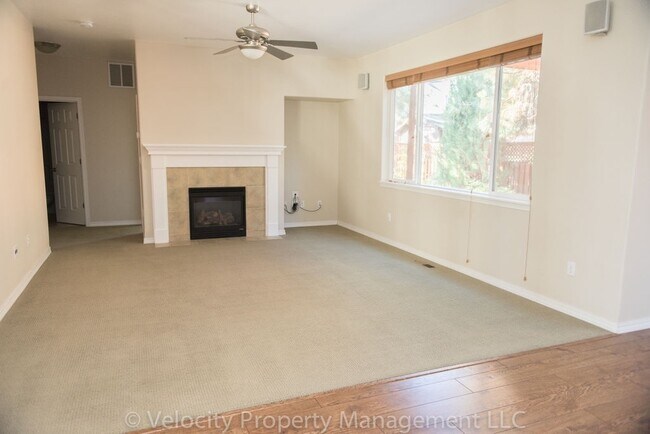 Building Photo - Large 5 Bedroom River Canyon Estates Home with Community Pool!