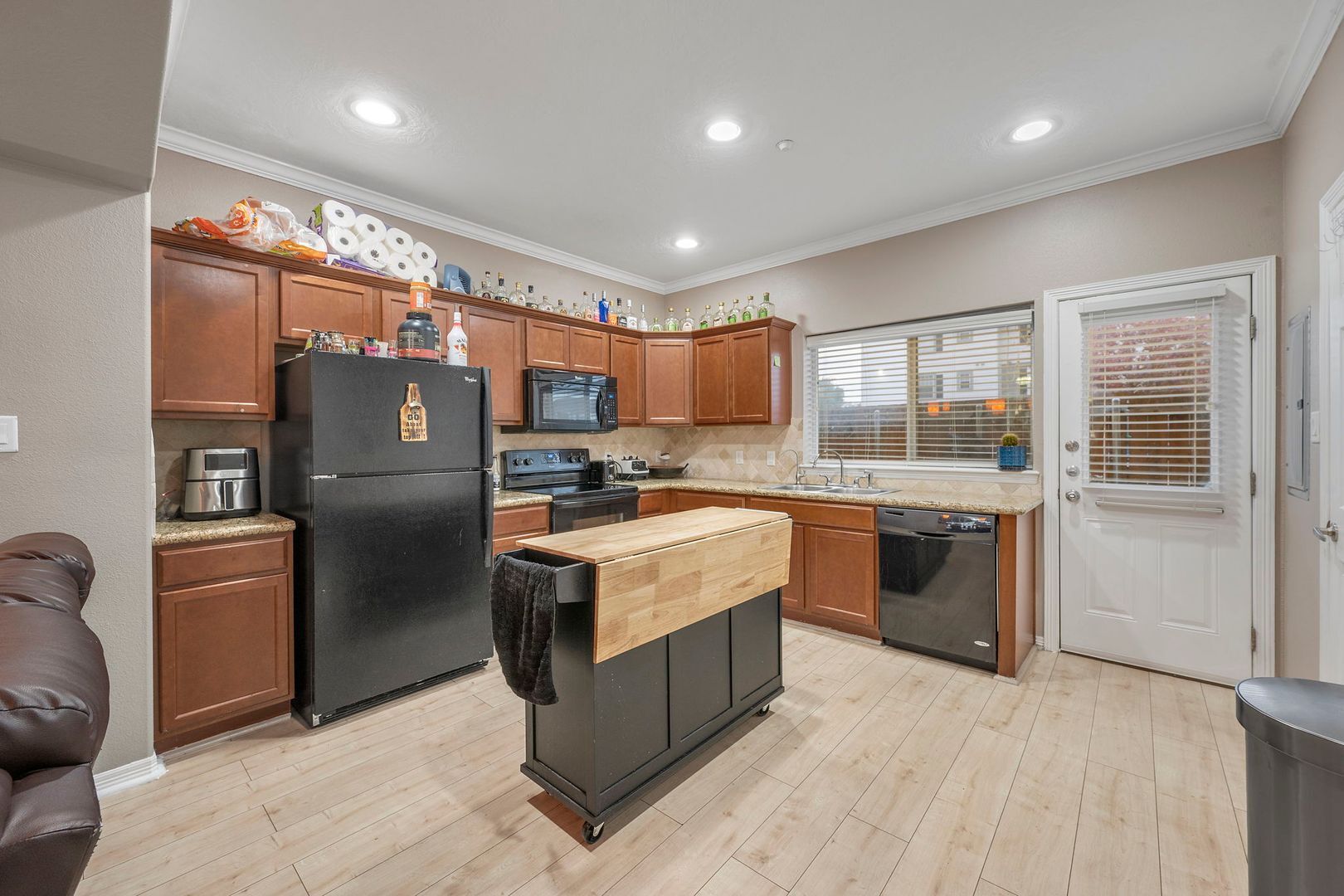 Building Photo - August 2026 Pre-Lease 4 bed Lakeridge - NO CARPET!