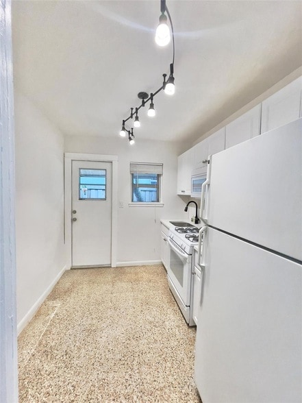 Building Photo - 1614 NE 7th St