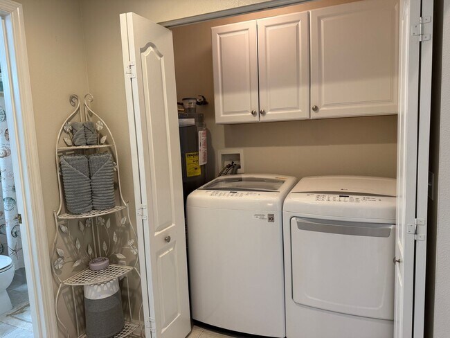 Building Photo - Lakeview 2 Bedroom 2 Bath Condo on Golf Co...