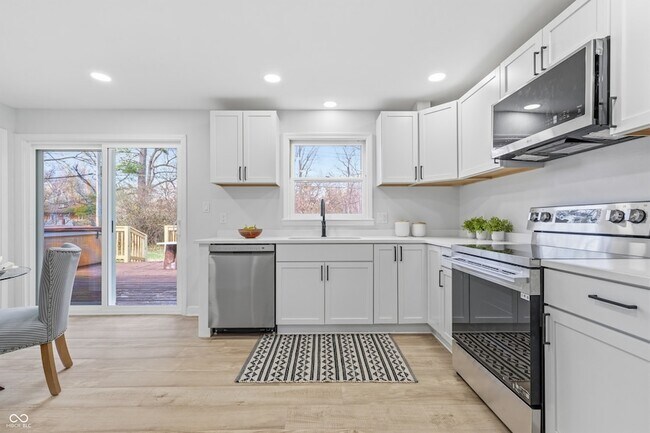 Building Photo - 3460 W 56th St