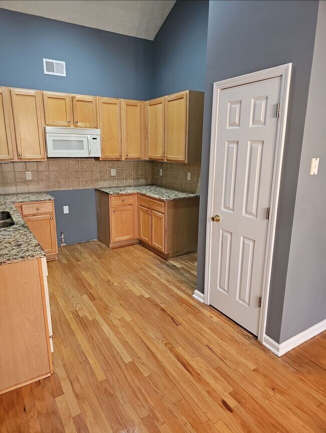 Building Photo - Well Kept Union City Home, 3BR, 2BA