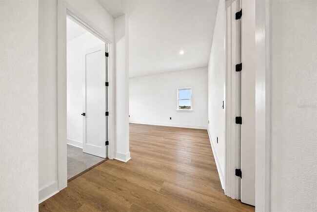 Building Photo - 156 Caladium Ave