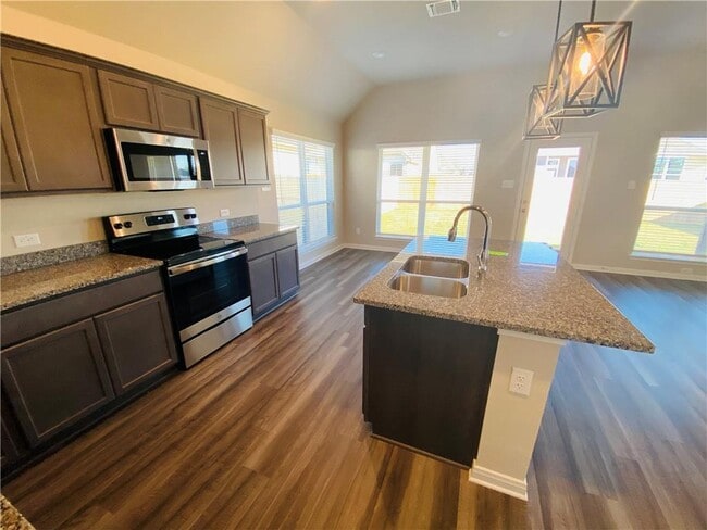 Building Photo - 721 Hollyhock Dr