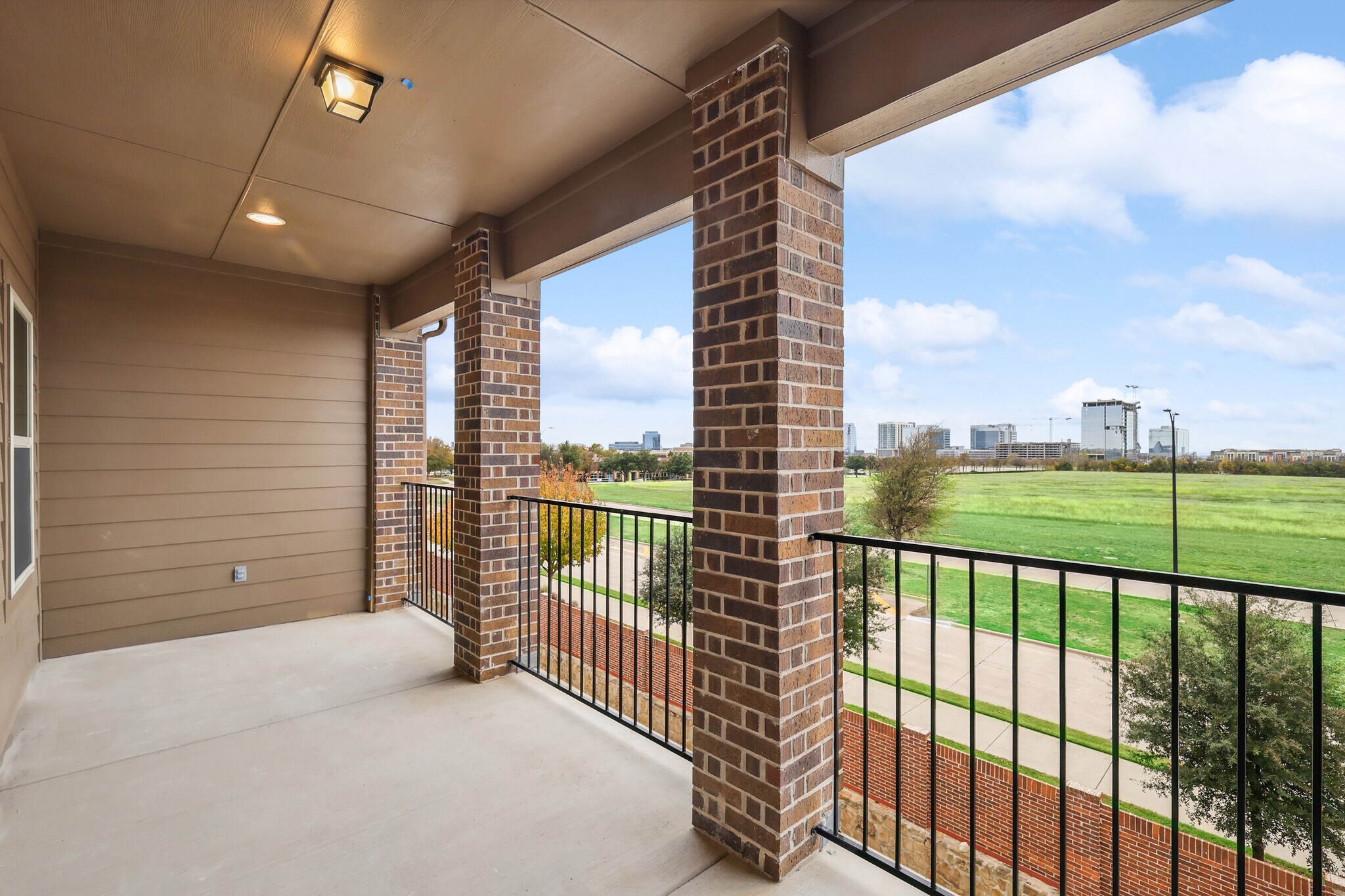 Building Photo - 4213 Shavano Dr