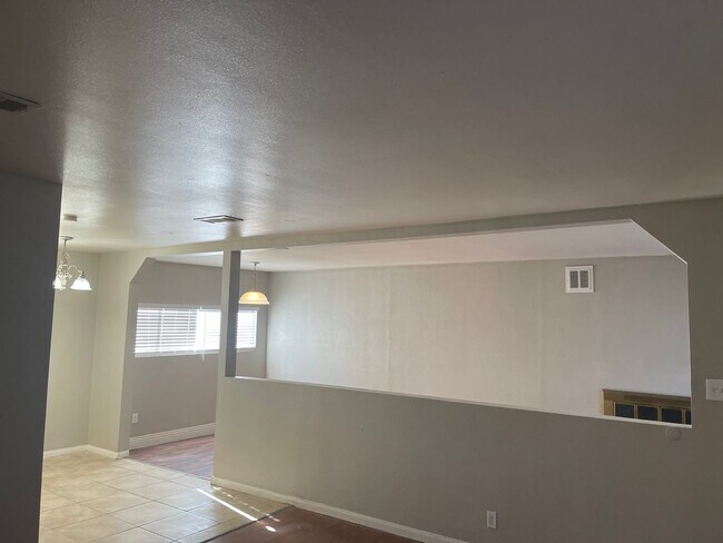 Building Photo - COME SEE THIS LOVELY HOME 3 BEDROOMS AND 2 BATH !