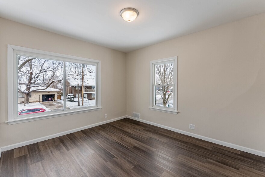 Building Photo - 125 S Main St