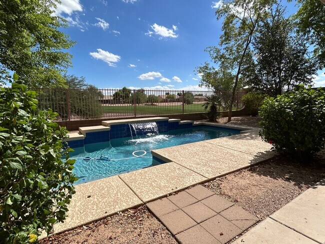 Building Photo - 5 Bed 4 Bath Beautiful Gilbert Home - Gated Community On Golf Course