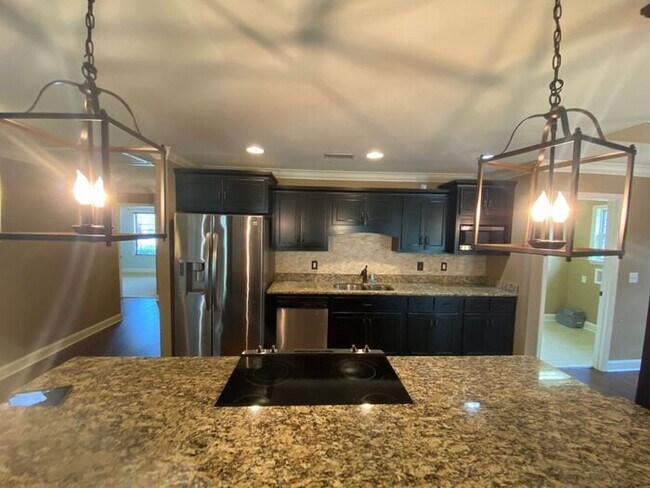 Building Photo - Now Offering ONE-MONTH FREE as Move-in Cre...