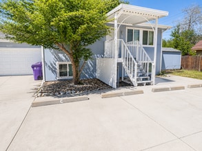 Building Photo - 2-Bed Denver Apartment Near Cherry Creek Trail & Garland Park