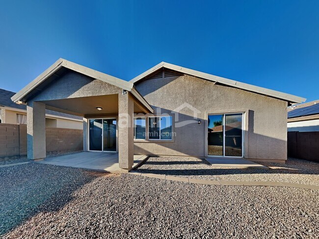 Building Photo - 15017 W Bloomfield Rd