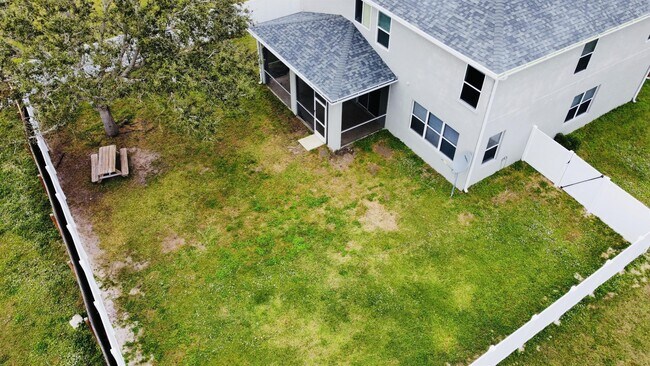 Building Photo - 1722 NW 5th St