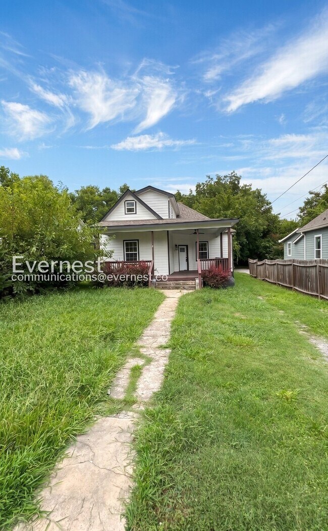 Building Photo - 2311 Fairleigh St