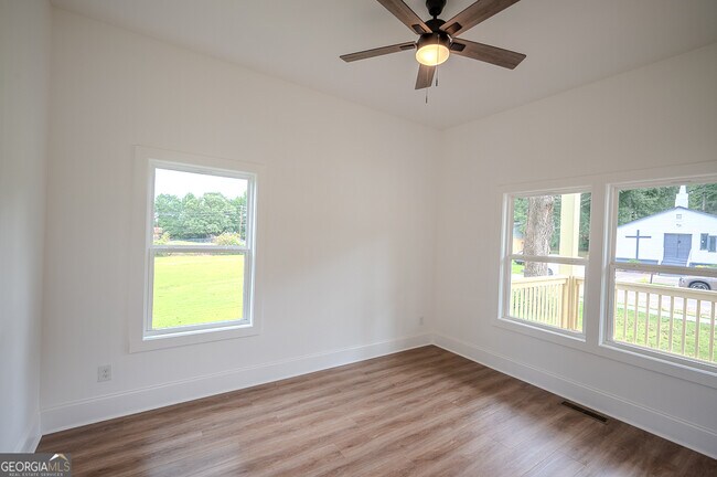 Building Photo - 1993 Reynolds Dr SW