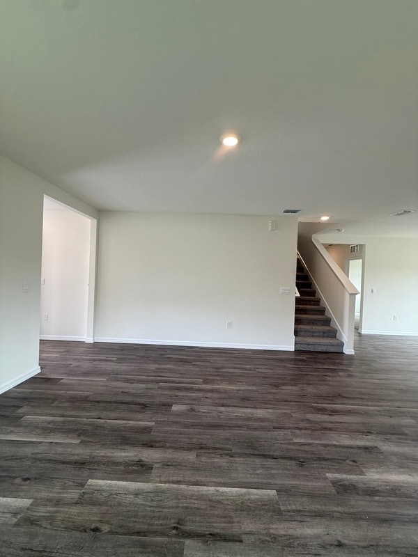 Building Photo - 5490 Hayloft Dr