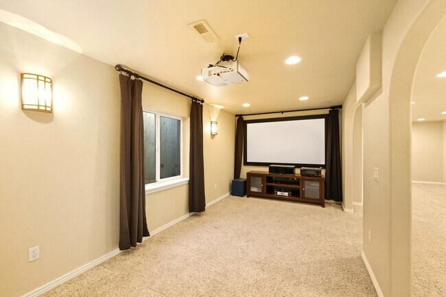 Building Photo - Beacon Point 5 Bedroom Ranch, 3-Car Garage...